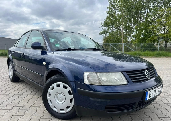 Volkswagen Passat cena 3500 przebieg: 188161, rok produkcji 2000 z Świdnica małe 301